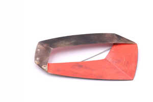 Thumb_teaser_stutz_7_ansteckschmuck_ko_rper_rot